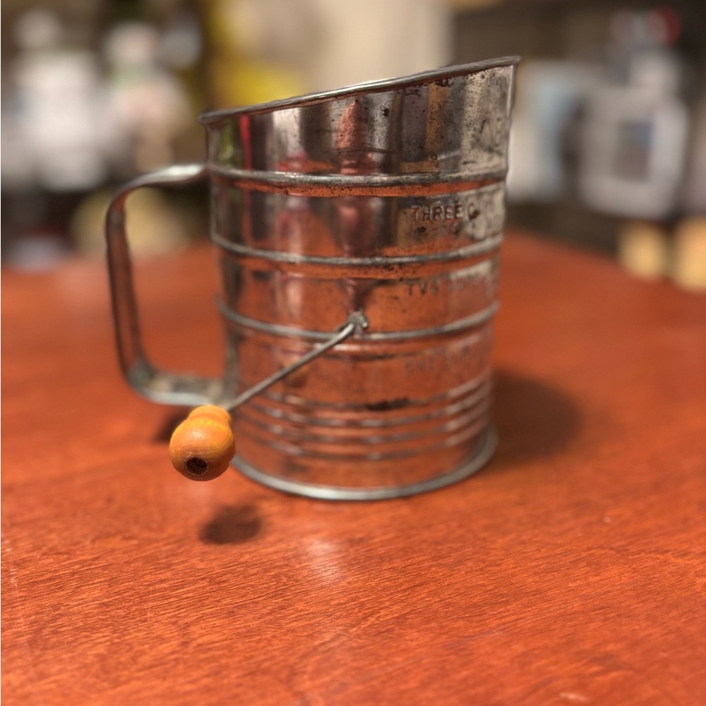 Vintage Jacob Bromwell 3-cup Flour Sifter